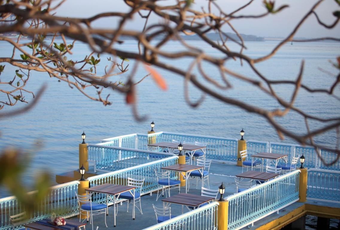 Bloom Boutique Waterfront Fort Kochi Exterior foto